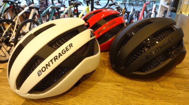 ボントレガーの新型ヘルメット「サーキット ウェーブセルヘルメット 